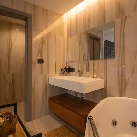 Elite Luxury Boutique 4* Fier