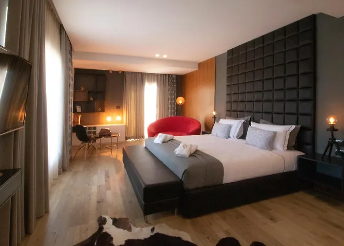 Elite Luxury Boutique Φιέρι