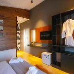 Elite Luxury Boutique Φιέρι