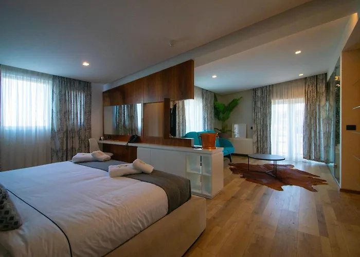 فندق Elite Luxury Boutique 4*