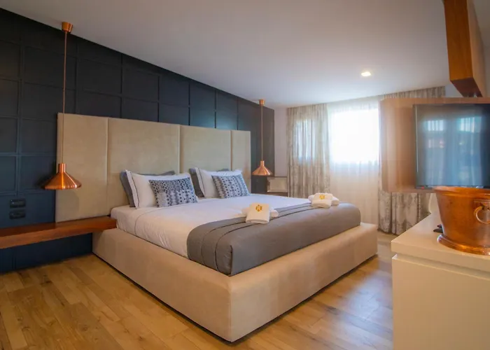 Elite Luxury Boutique فيير